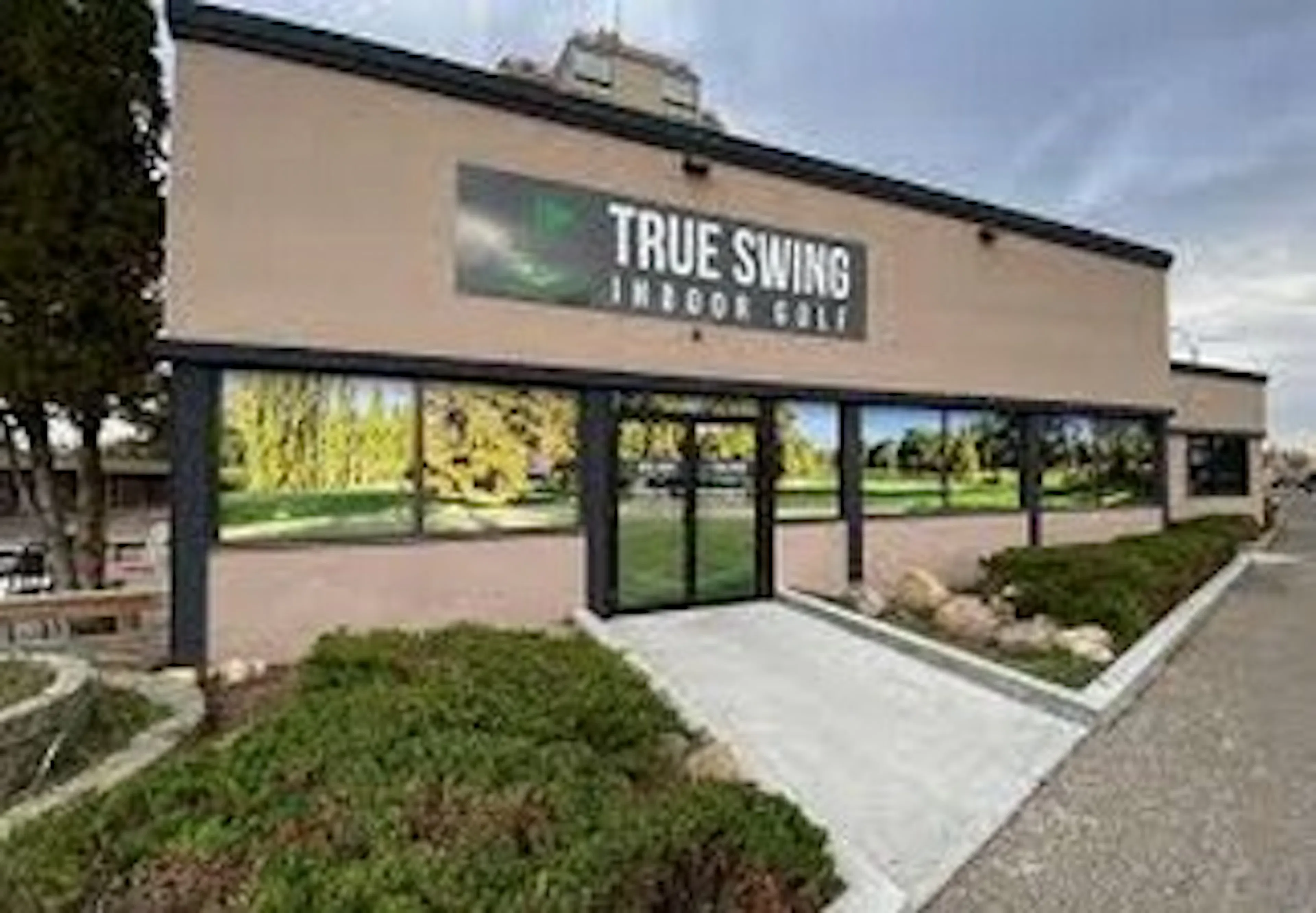 true swing indoor golf