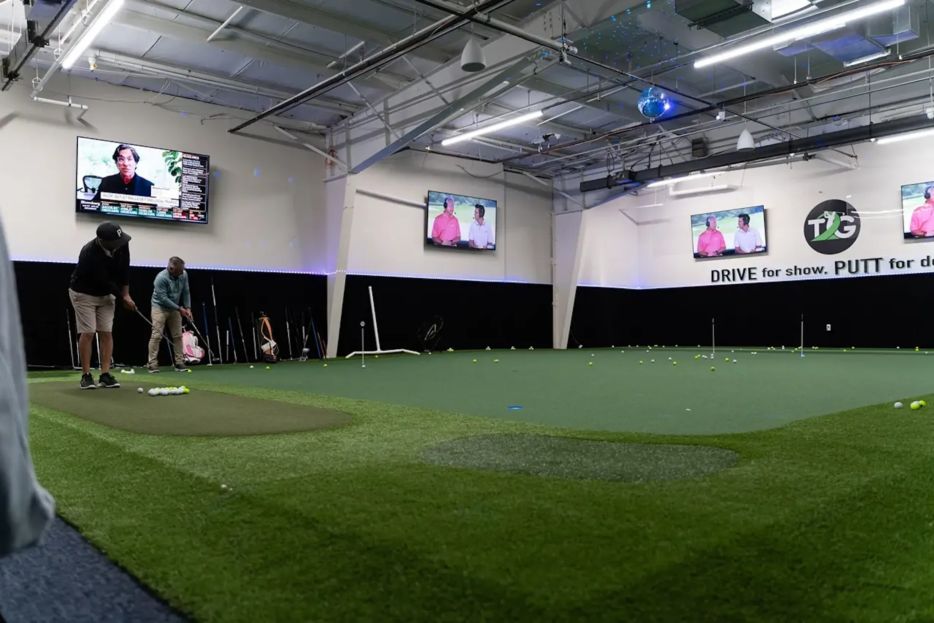 tee-2-green-indoor-golf-center